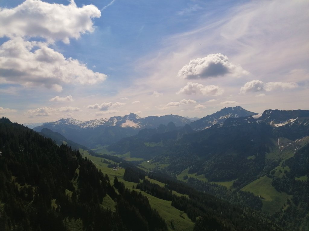 Ausblick vom Hälekopf Richtung Schönenbach und Hoher Ifen