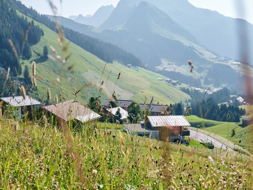 Blick auf Warth, das Lechtal und den Biberkopf